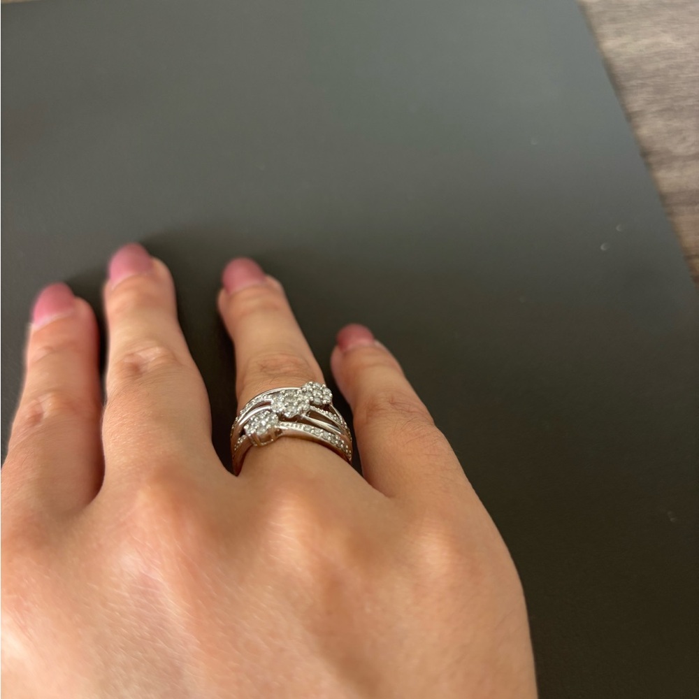 Elegant Silver Diamond Ring Set - Picture 7 of 9